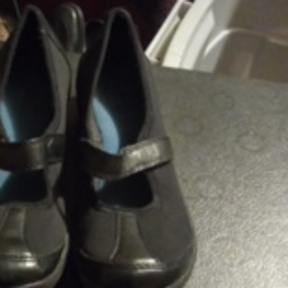 Shoes - Picture 3 of 4